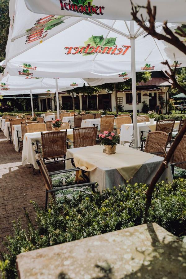 Hotel Zur Alten Muehle Neuenburg  Exterior photo